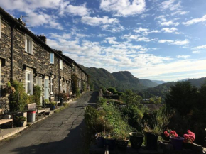 Bramble Cottage with lake views, Coniston